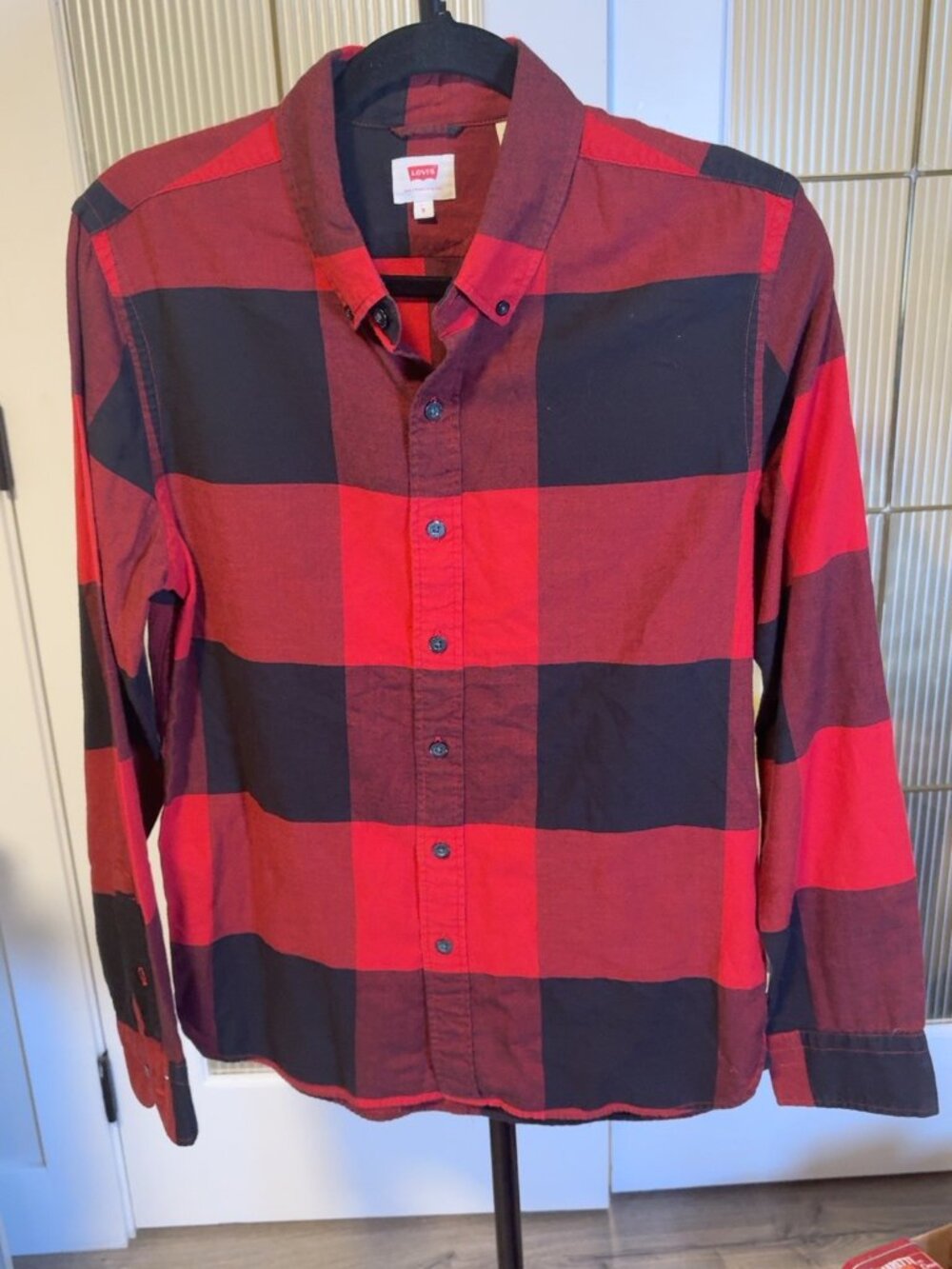 Levi’s Red Black Buffalo Plaid Button Up Shirt Size Small Long Sleeve